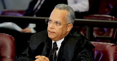 O conselheiro relator Gilberto Diniz (Foto: Karina Camargos Coutinho)